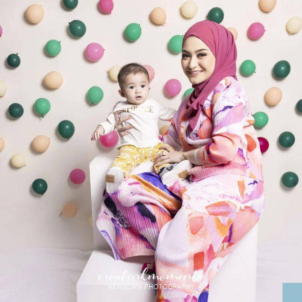 pemotretan Nathalie Holscher dan baby Adzam (instagram.com/creatinkmoments)