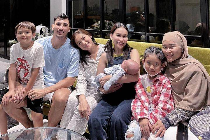 potret Ayu Ting Ting jenguk baby Don (instagram.com/inijedar)