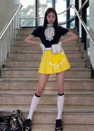 Wonyoung IVE (https://www.instagram.com/for_everyoung10/)