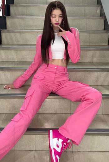 Wonyoung IVE (https://www.instagram.com/for_everyoung10/)