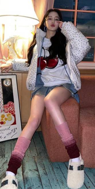 Wonyoung IVE (https://www.instagram.com/for_everyoung10/)