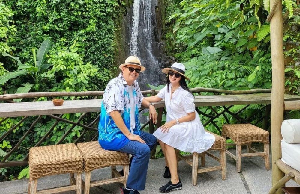 9 Potret Roy Marten dan Anna Maria Liburan ke Bali, Happy Banget!