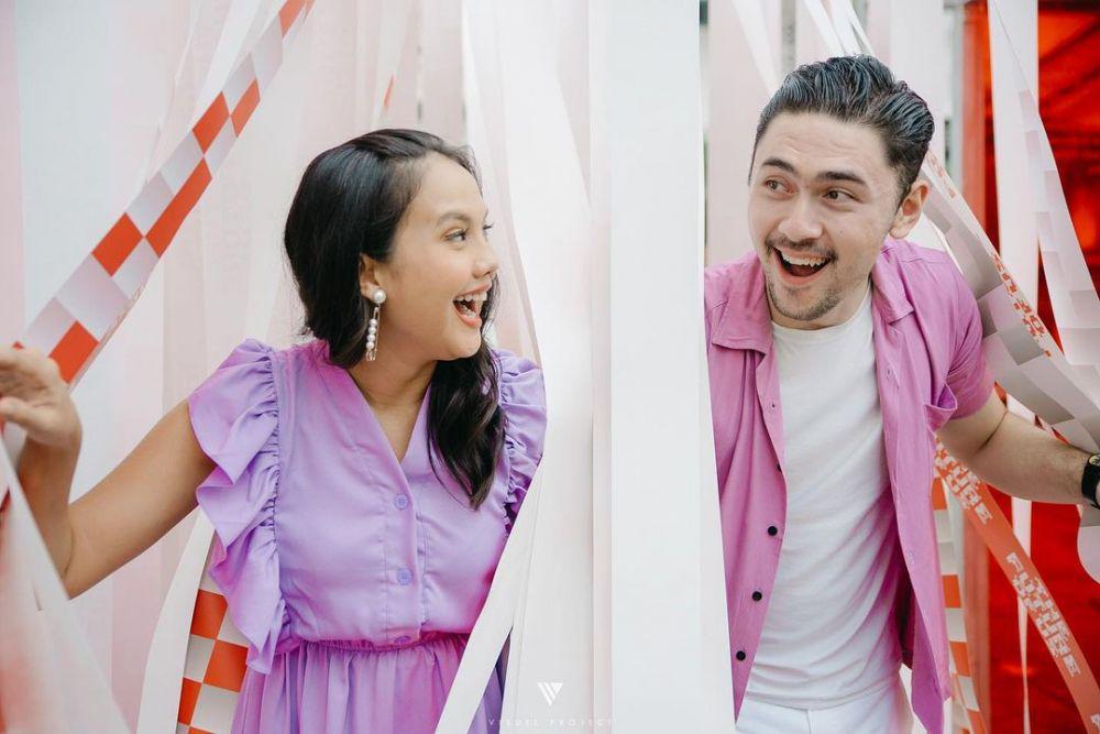 10 Potret Prewedding Valerie Twins dan Kekasih dengan Berbagai Tema