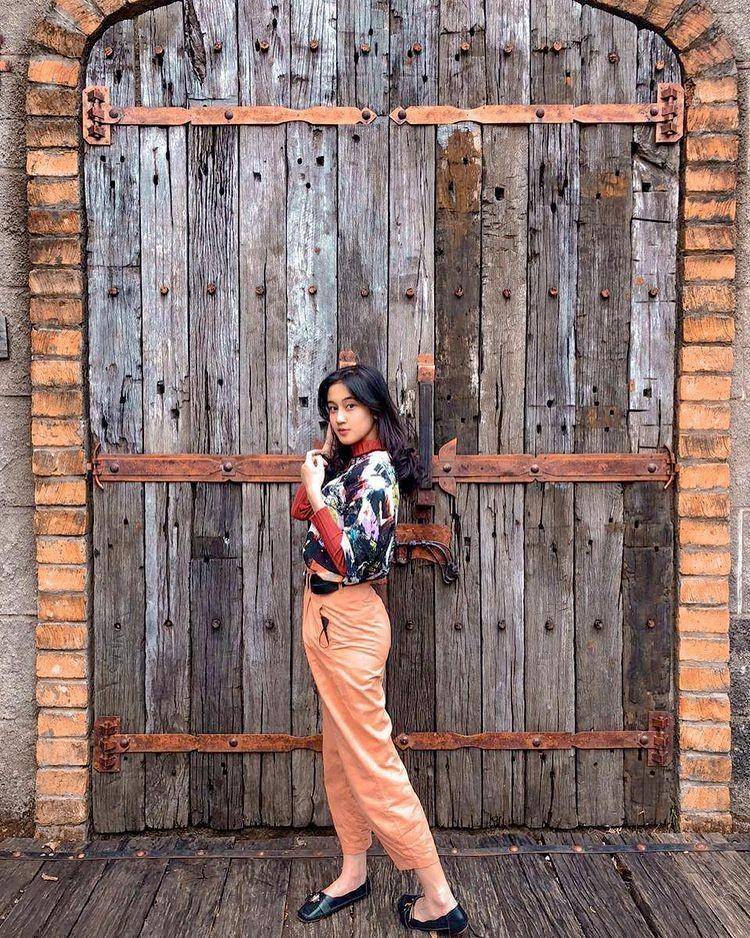 OOTD ala Keisya Levronka (instagram.com/keisyalevronka)
