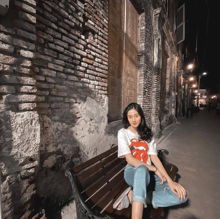 OOTD ala Keisya Levronka (instagram.com/keisyalevronka)