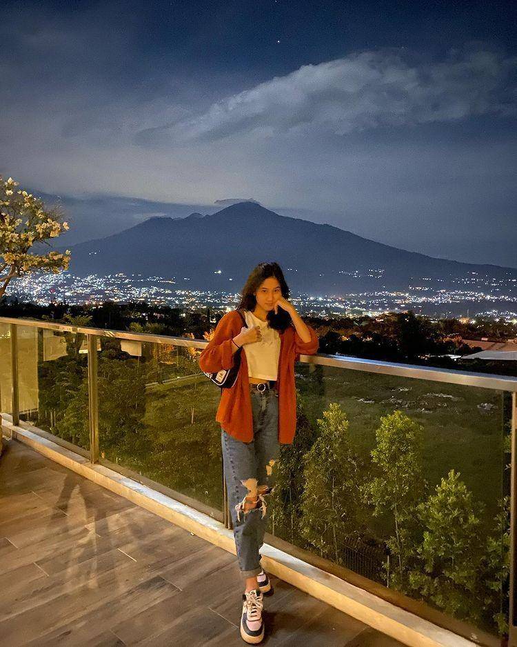 OOTD ala Keisya Levronka (instagram.com/keisyalevronka)