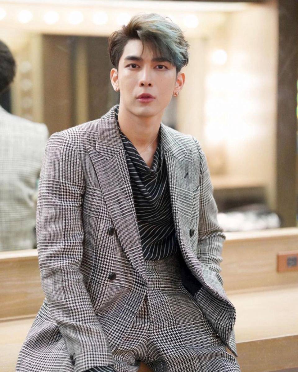 Mew Suppasit (instagram.com/mewsuppasit)