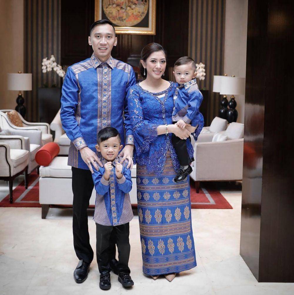 inspirasi gaya kondangan ibu dan anak dengan baju adat (instagram.com/ruby_26)