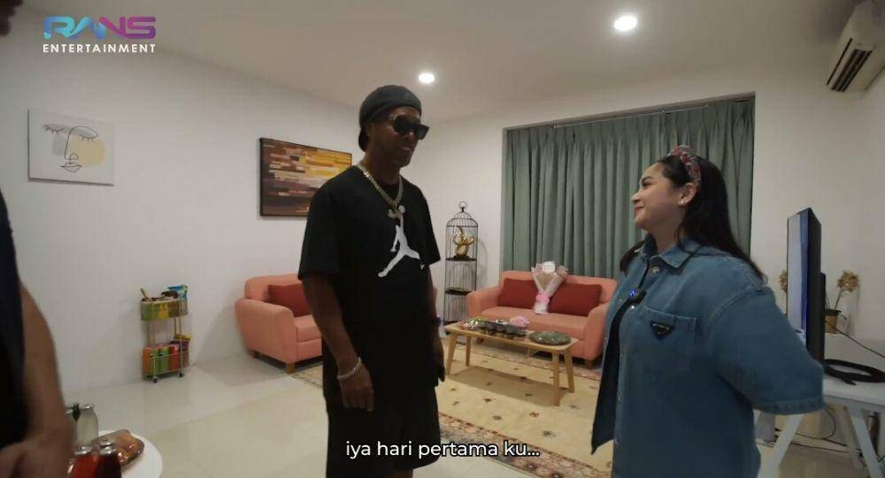 potret keluarga Raffi Ahmad bersama Ronaldinho (youtube.com/Rans Entertainment)
