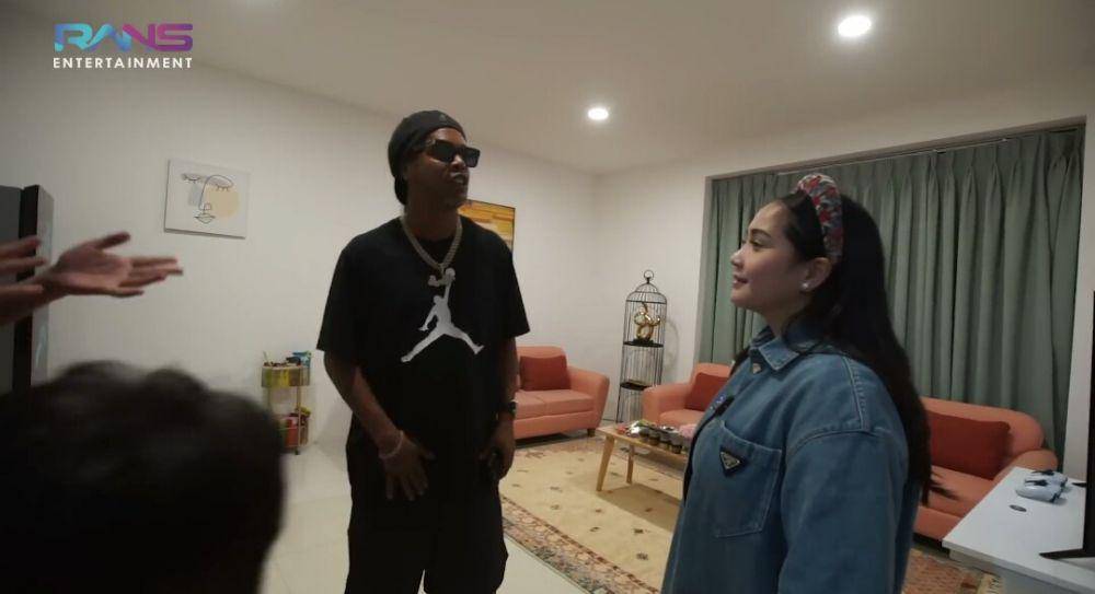 potret keluarga Raffi Ahmad bersama Ronaldinho (youtube.com/Rans Entertainment)