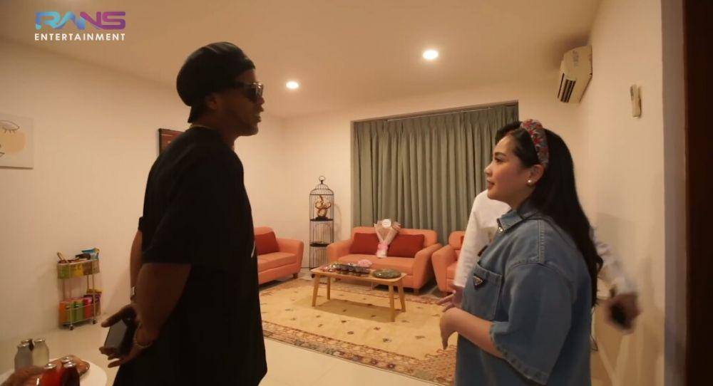potret Keluarga Raffi Ahmad bersama Ronaldinho (youtube.com/Rans Entertainment)