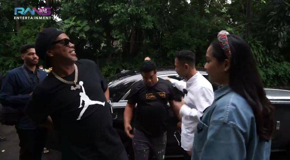 potret keluarga Raffi Ahmad bersama Ronaldinho (youtube.com/Rans Entertainment)