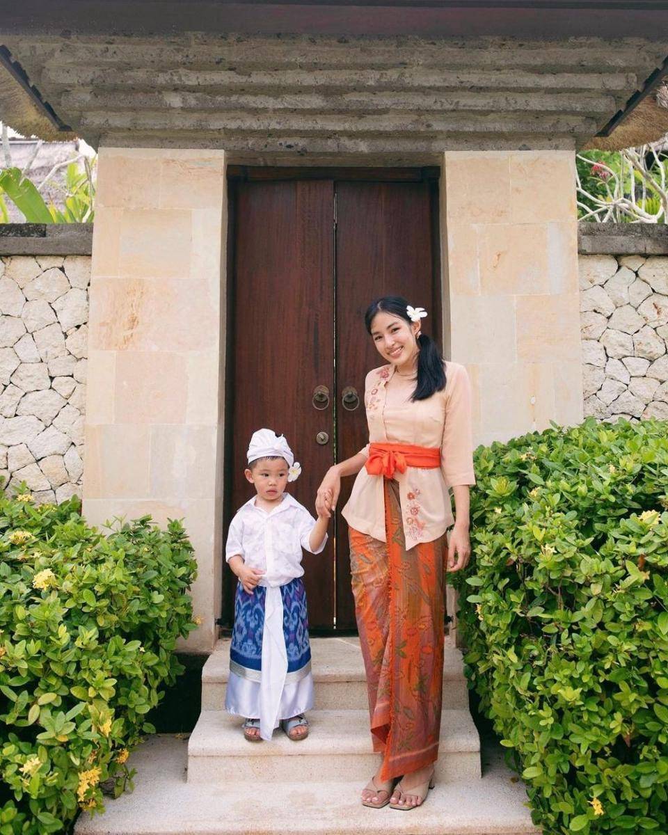 Kebaya katun. (instagram.com/tiffanysoetanto)