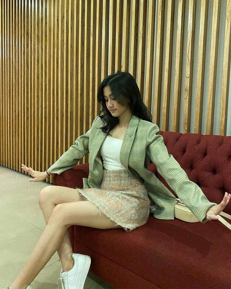OOTD ala Keisya Levronka (instagram.com/keisyalevronka)