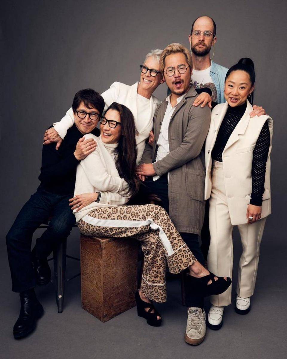 kedekatan pemain Everything Everywhere All at Once di balik layar (instagram.com/michelleyeoh_official)