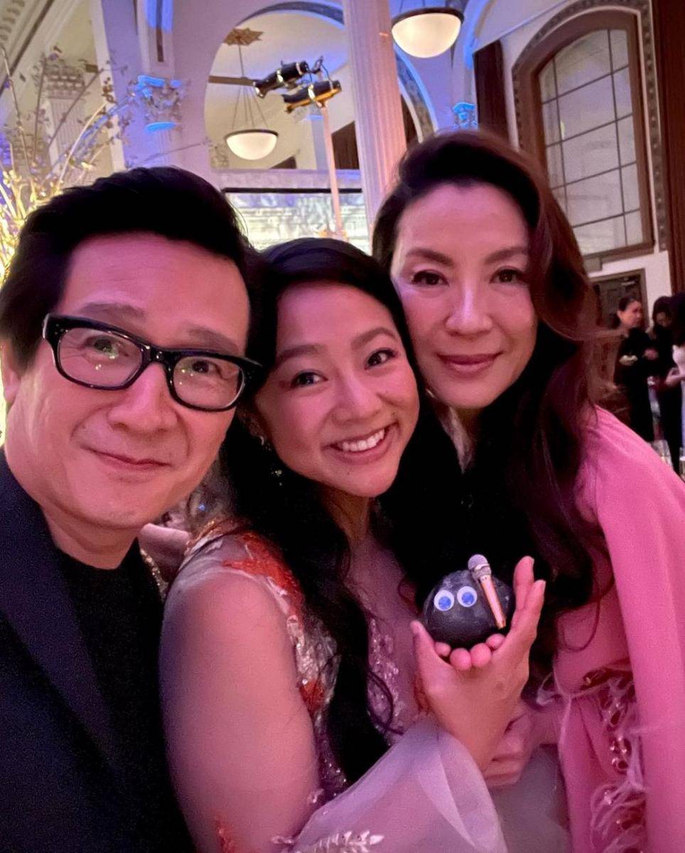 kedekatan pemain Everything Everywhere All at Once di balik layar (instagram.com/michelleyeoh_official)