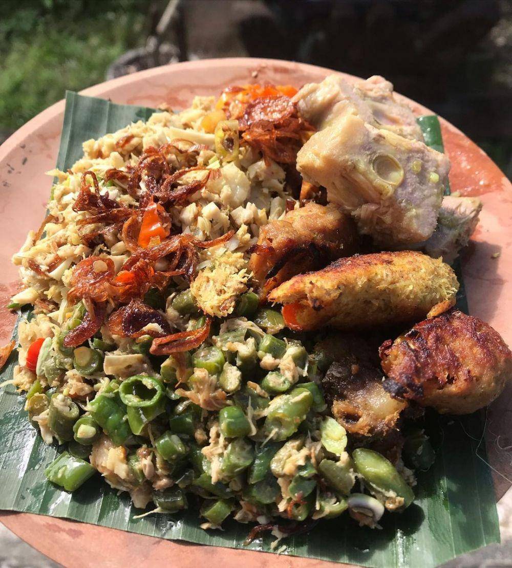 Lawar bali (instagram.com/kelaperan.terus)