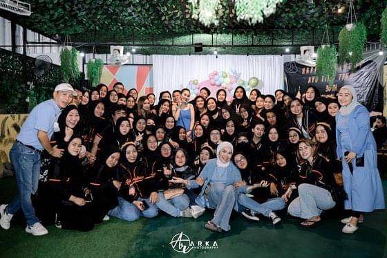 Ayu Ting Ting bareng penggemar (instagram.com/ayutingting92)