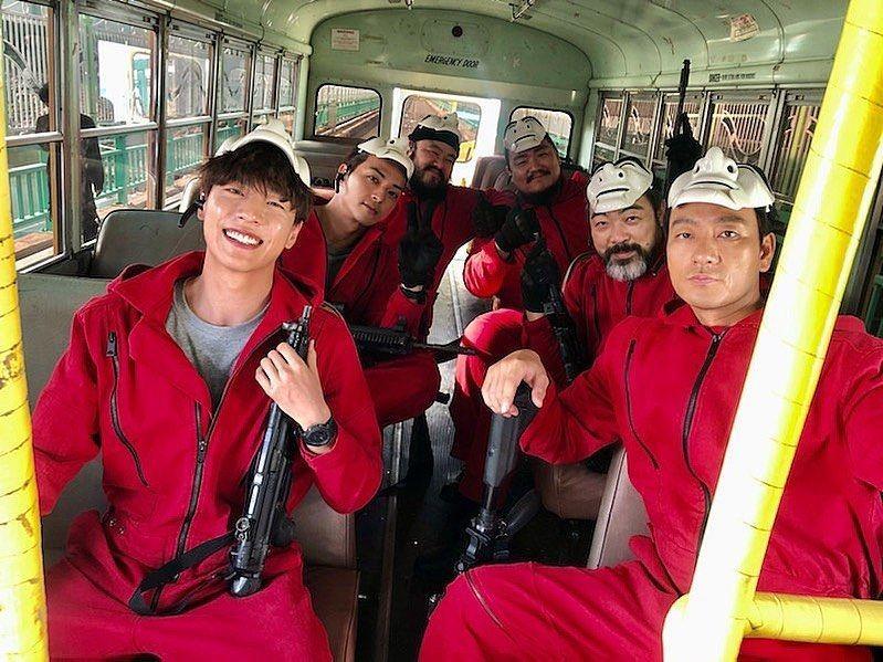 10 Potret Akrab Pemain Money Heist Korea di Belakang Layar