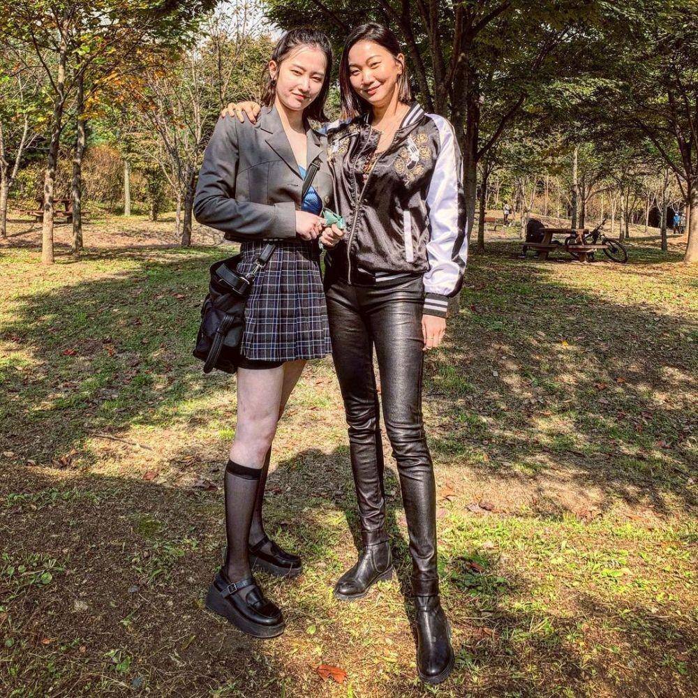Jeon Jong Seo dan Jang Yoon Ju (instagram.com/yoonjujang)