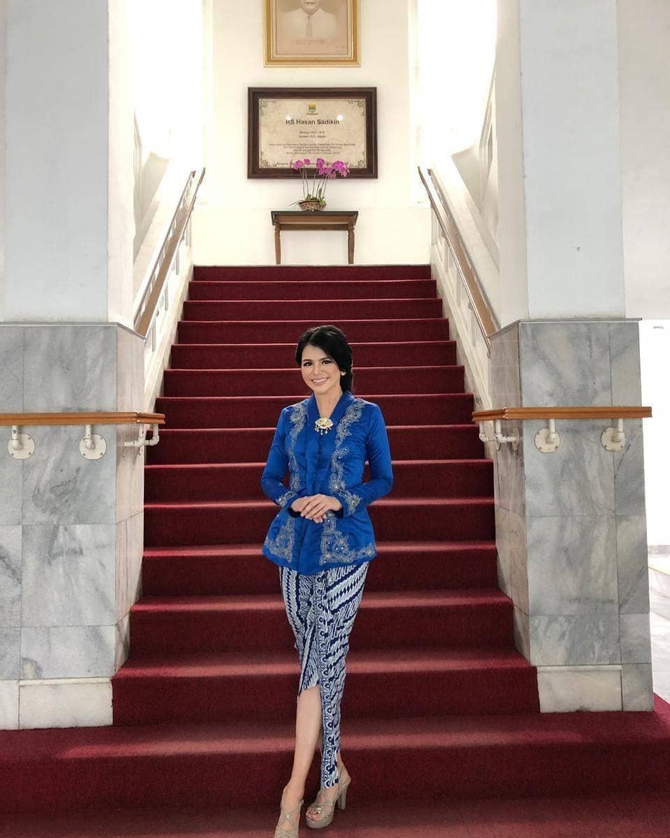 inspirasi kebaya kondangan bergaya formal (instagram.com/faiza_aljufri)