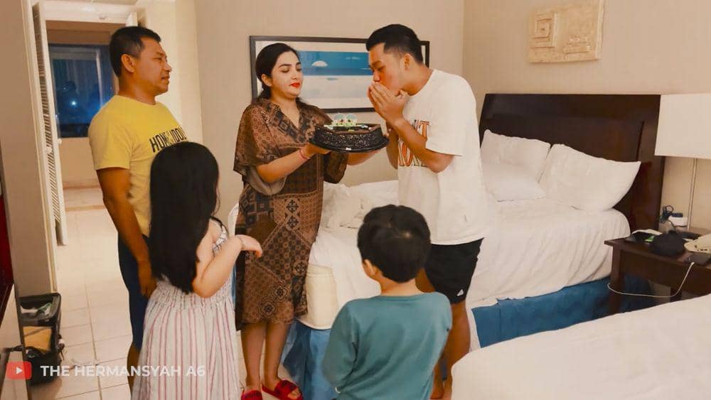 kejutan ultah Azriel Hermanysah (youtube.com/thehermansyaha6world)