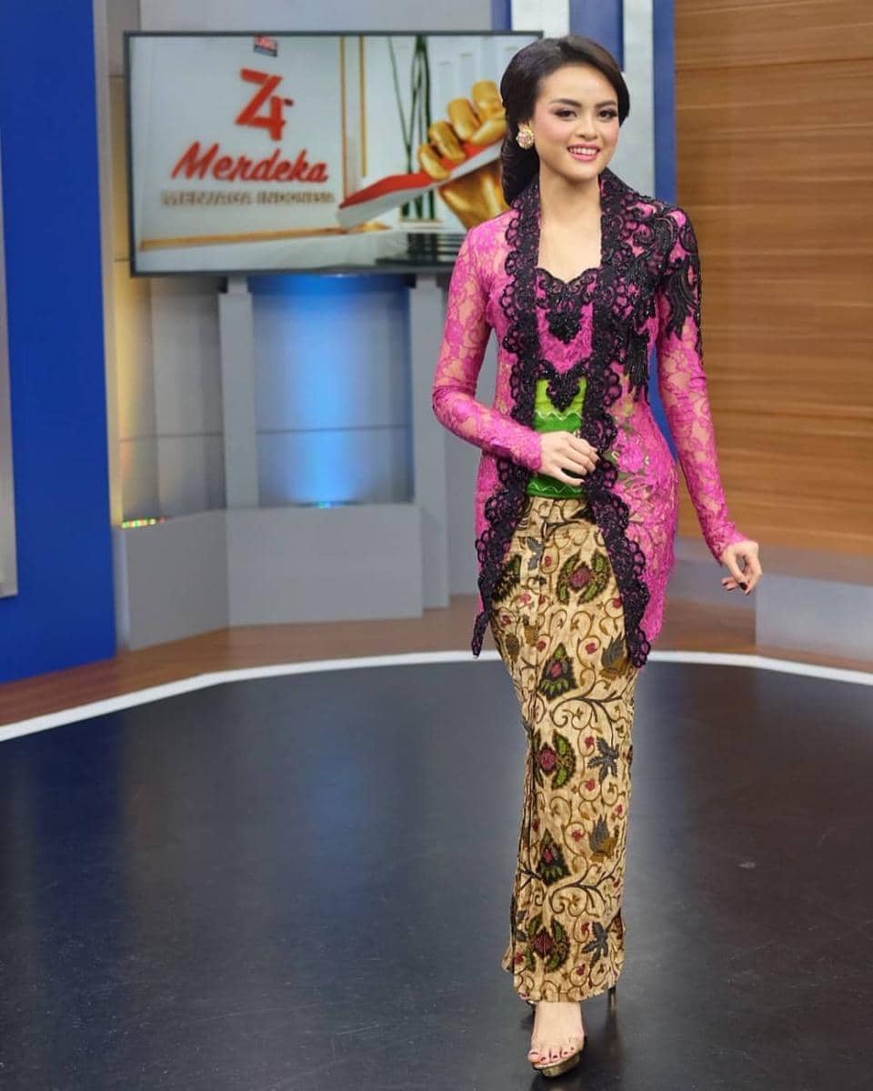 inspirasi kebaya kondangan bergaya formal (instagram.com/intansoekotjo)