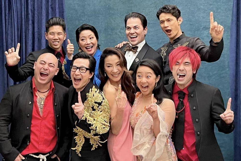 kedekatan pemain Everything Everywhere All at Once di balik layar (instagram.com/michelleyeoh_official)