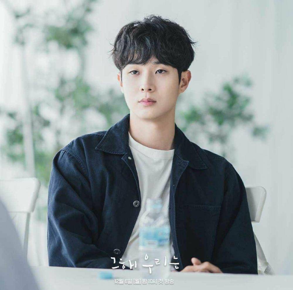Choi Woo Shik di drama Our Beloved Summer (instagram.com/sbsdrama.official)