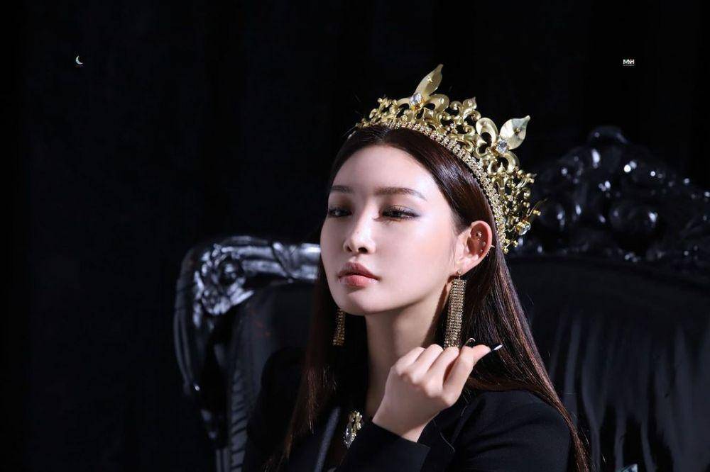 Chungha (instagram.com/chungha_official)