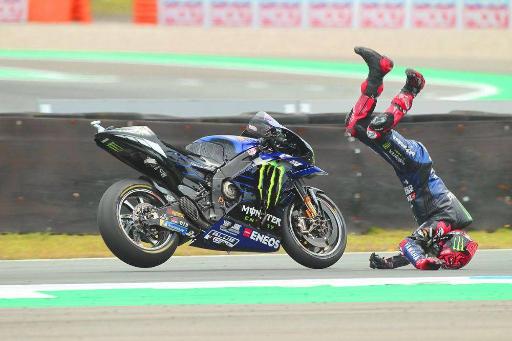 Fabio Quartararo mengalami highside pada balapan GP Belanda 2022. (twitter.com/crash_motogp)
