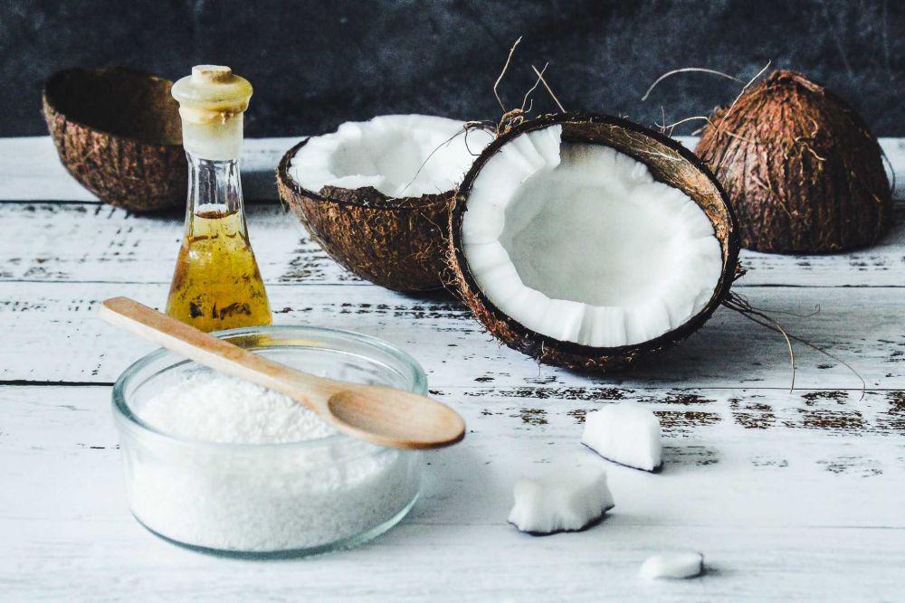 ilutrasi minyak kelapa (unsplash.com/Tijana Drndarski)