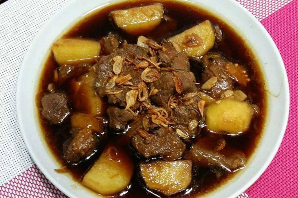 Resep Semur Daging Sapi Kentang yang Legit dan Bikin Ngiler