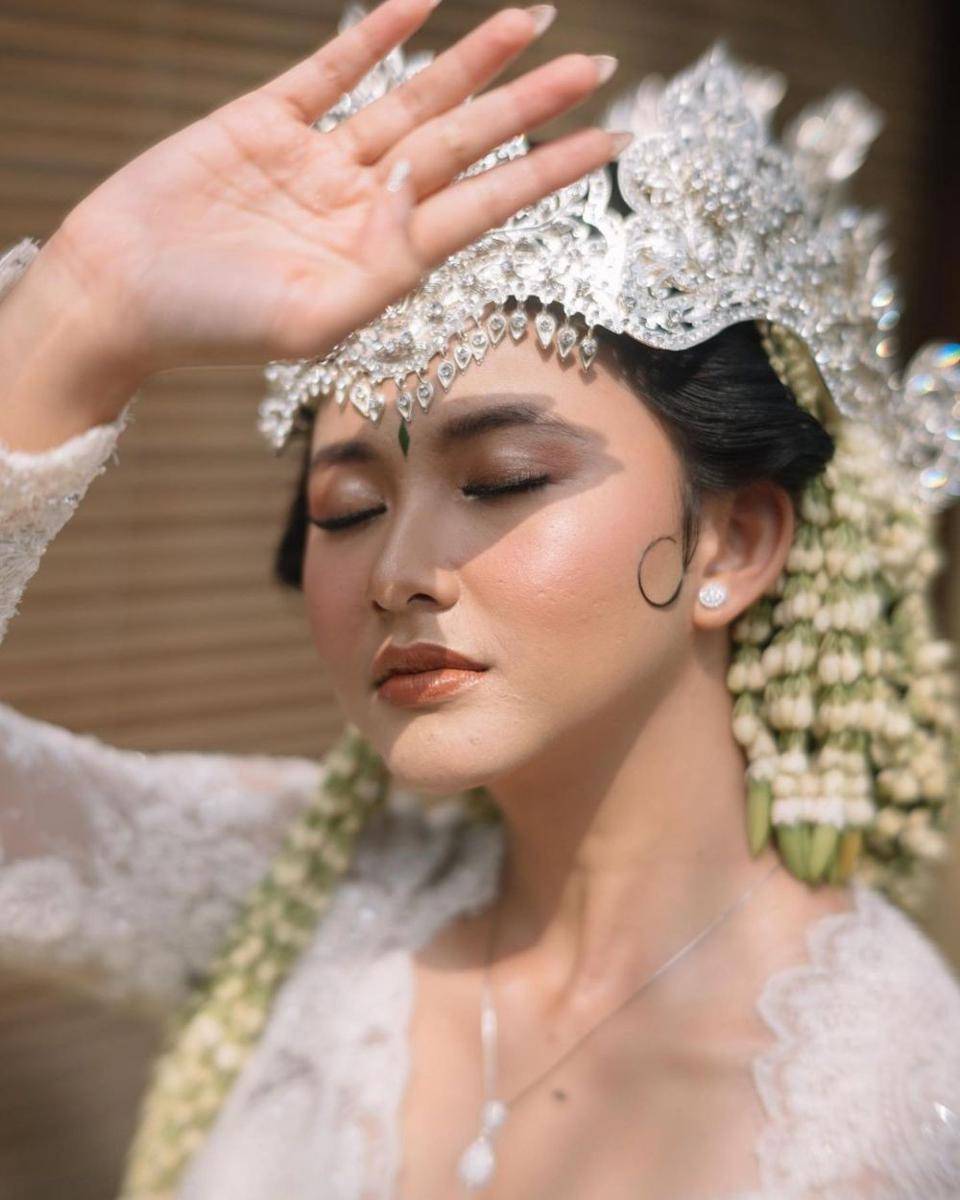 Makeup dan Kebaya Akad Nikah Adinda Azani (instagram.com/imagenic)
