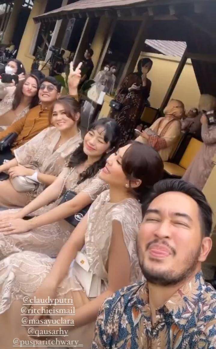 Masayu Clara jadi bridesmaid (instagram.com/qausarhy)