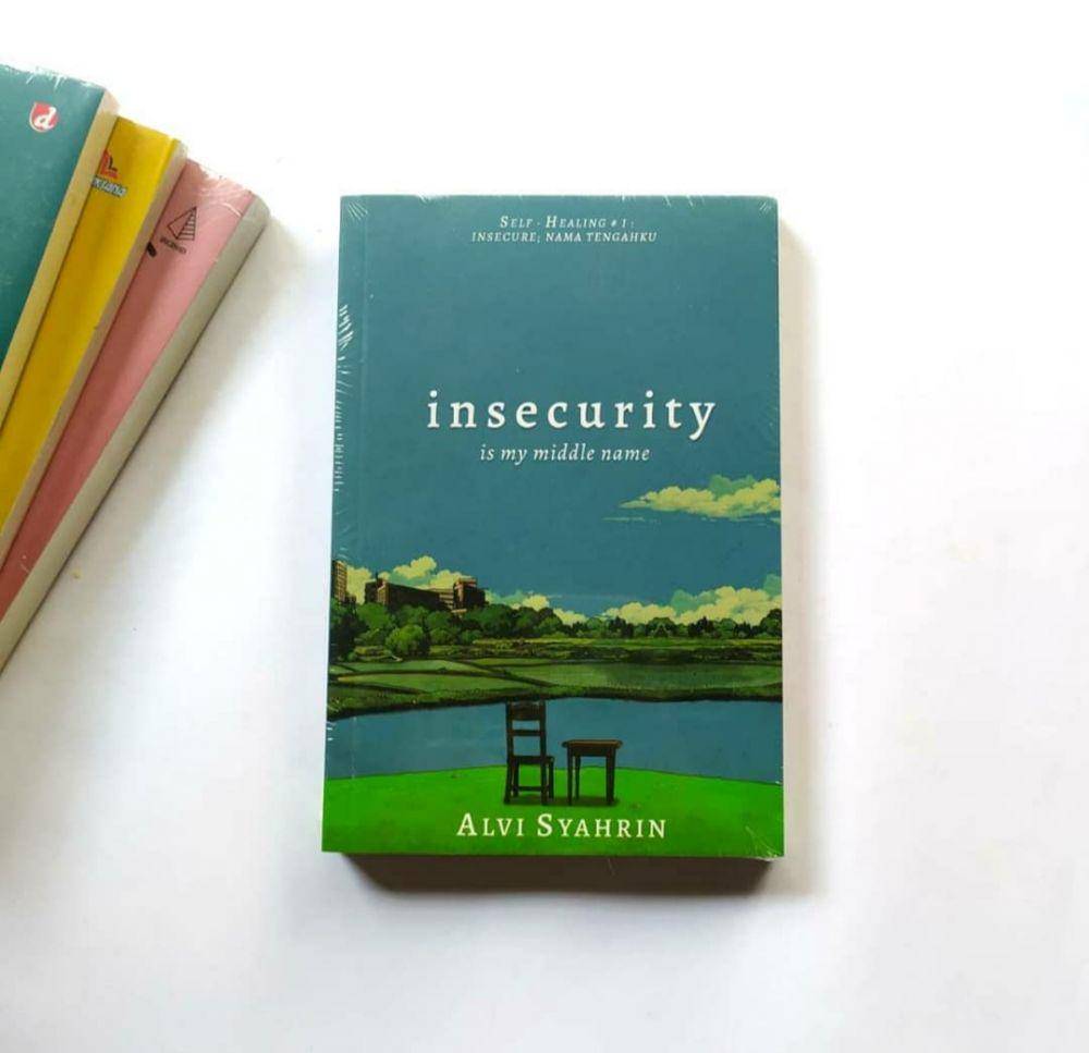 Buku Insecurity is My Middle Name (instagram.com/nasutionbooks.id)