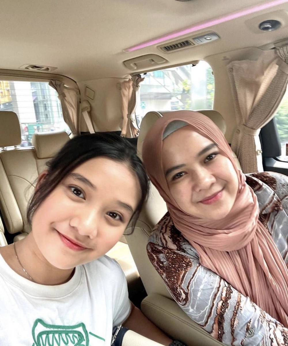 momen kedekatan Naisa Alifia dan mamanya (instagram.com/naisaalifiayuriza)