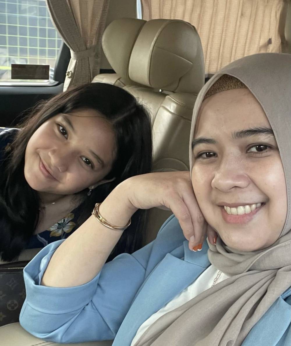 momen kedekatan Naisa Alifia dan mamanya (instagram.com/helena_riza)