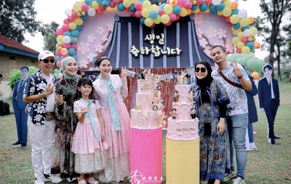 potret kejutan ulang tahun Ayu Ting Ting dari Syifa adiknya (@arka_photographyy via instagram.com/ayutingting92)