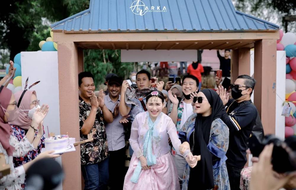 potret kejutan ulang tahun Ayu Ting Ting dari Syifa adiknya (@arka_photographyy via instagram.com/ayutingting92)