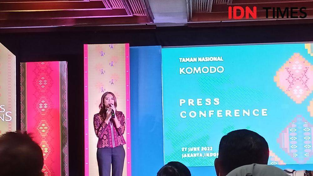 Koordinator Pelaksana Program Konservasi di Taman Nasional Komodo, Carolina Noge pada konferensi pers yang digelar di Gedung Manggala Wanabakti, Senin (27/6/2022). (IDN Times/Siti Nurhaliza).