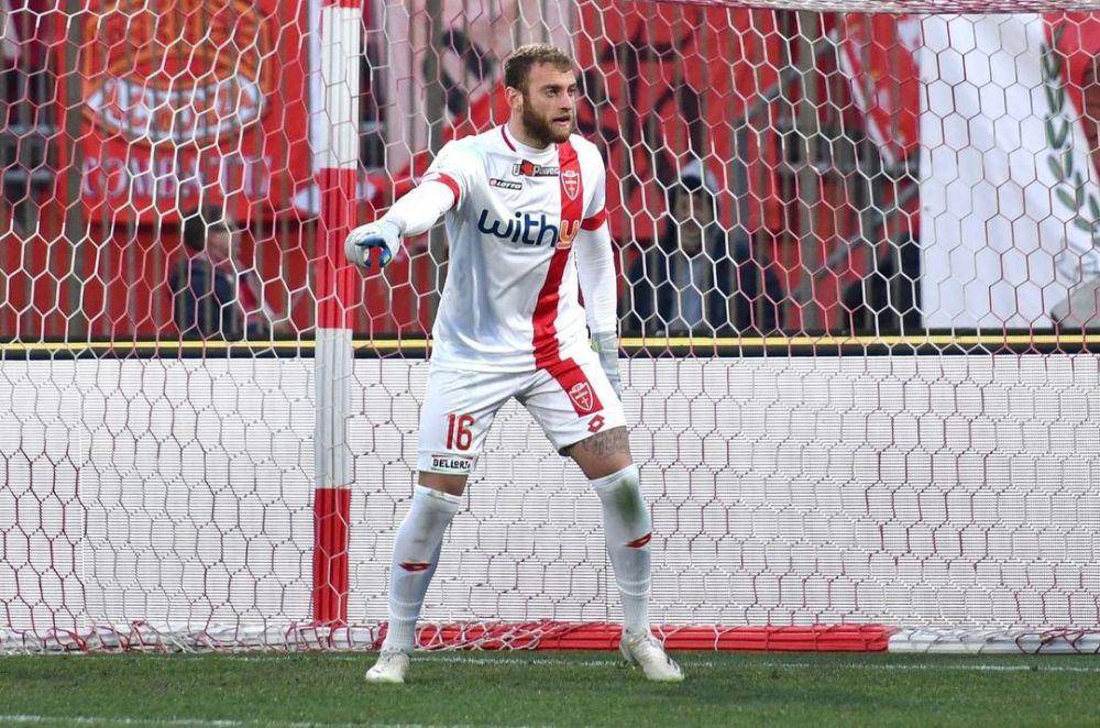 Michele Di Gregorio ketika membela AC Monza di Serie B. (instagram.com/micheledigregorio22)