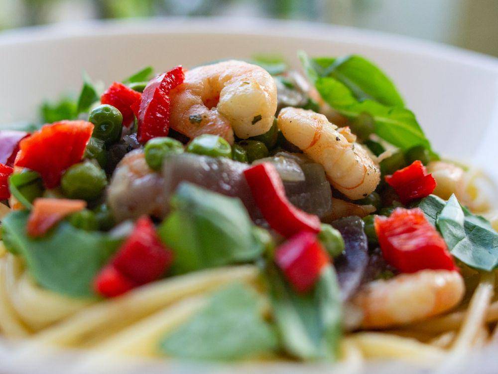 ilustrasi salad anggur udang mete (pexels.com/Krisztina Papp)