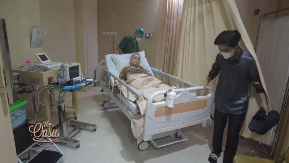 Ruben Onsu kembali dirawat di rumah sakit. (dok.youtube.com/TheOnsuFamily)