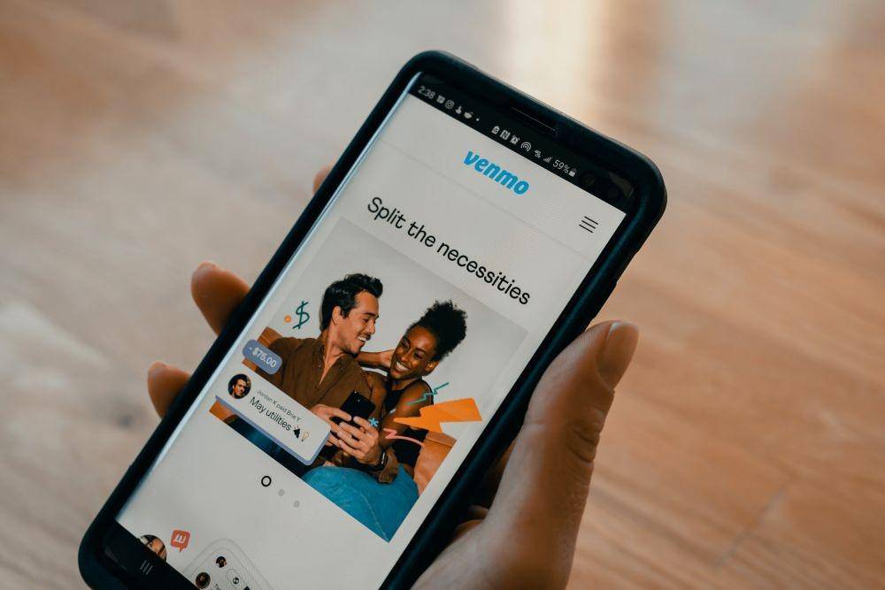 ilustrasi orang menggunakan Venmo (unsplash.com/Tech daily)