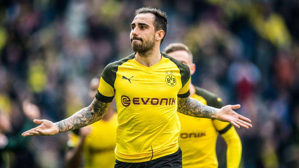 Paco Alcacer berseragam Borussia Dortmund (skysports.com)