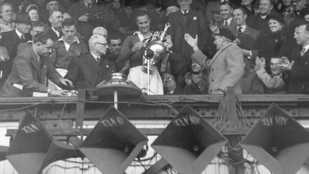 Portsmouth menjuarai divisi utama Liga Inggris 1949/1950. (portsmouthfc.co.uk)