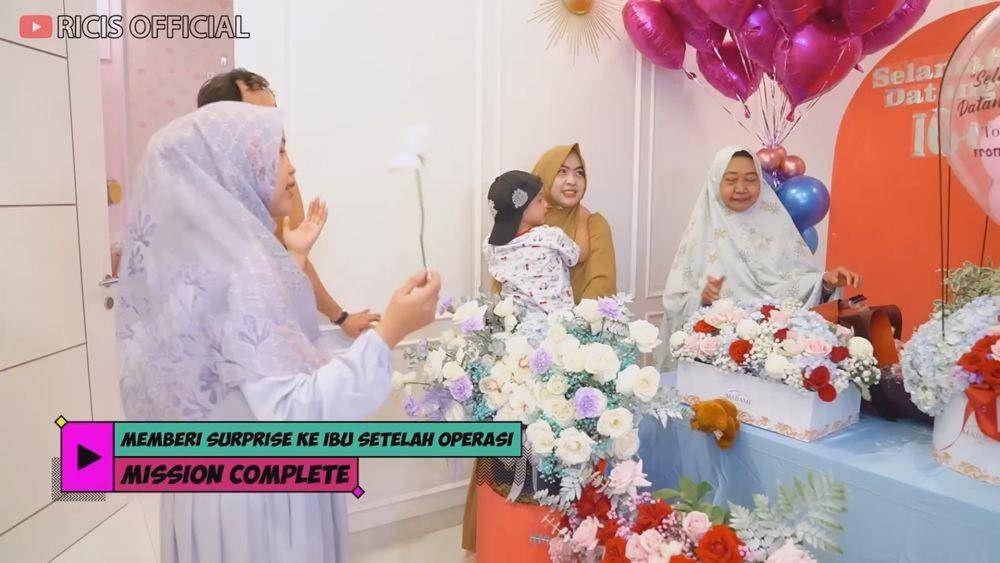 kejutan Ria Ricis untuk ibunda (youtube.com/riaricis1795)