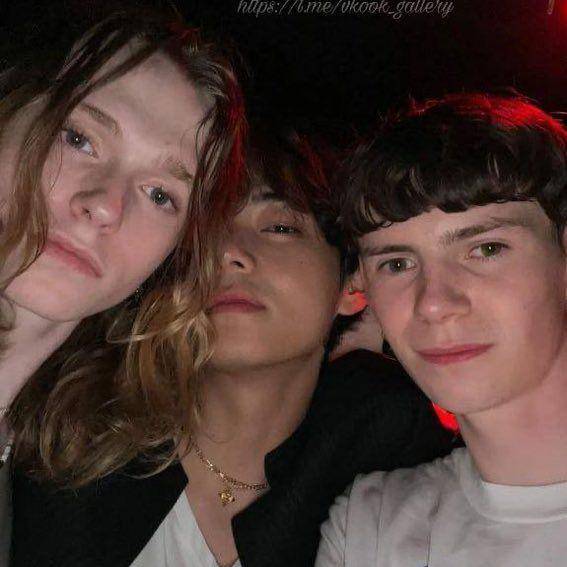 Taehyung di after party Celine Paris Men's Fashion (Instagram.com/harrylloydyorke)