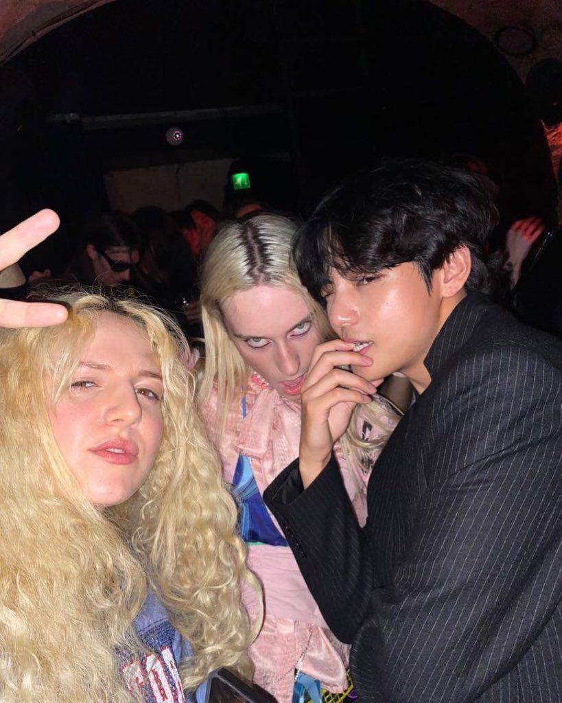 Taehyung di after party Celine Paris Men's Fashion (Instagram.com/izzycamina)